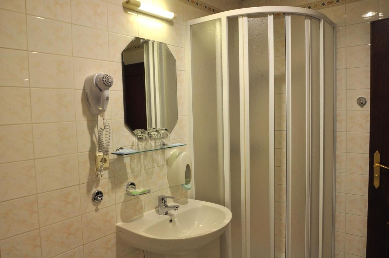 Hotel U Bílého koně Loket Esterno foto