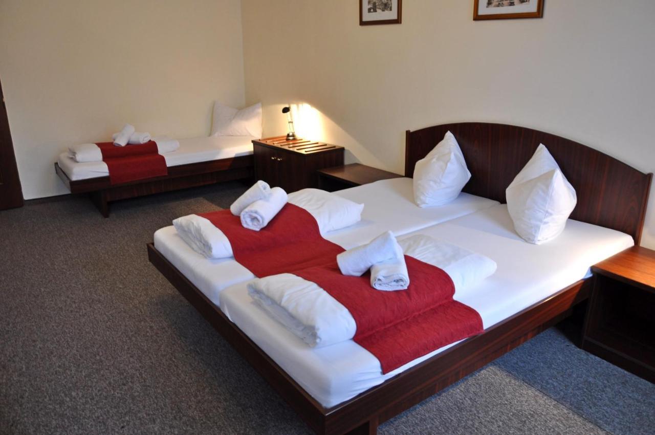 Hotel U Bílého koně Loket Esterno foto