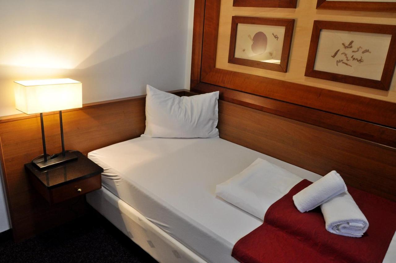 Hotel U Bílého koně Loket Esterno foto