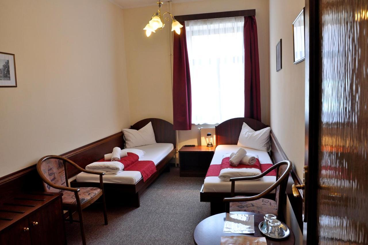 Hotel U Bílého koně Loket Esterno foto