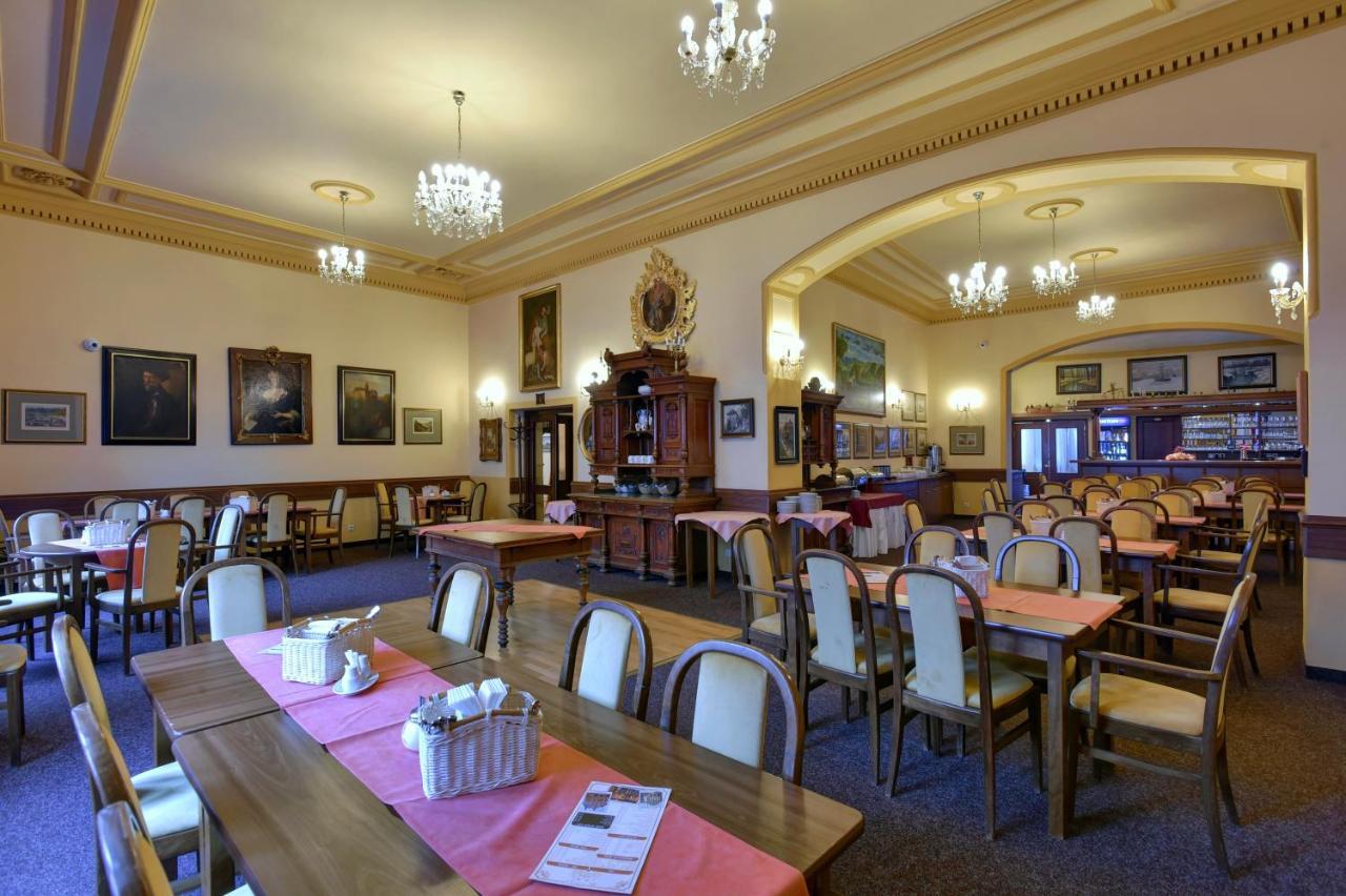 Hotel U Bílého koně Loket Esterno foto