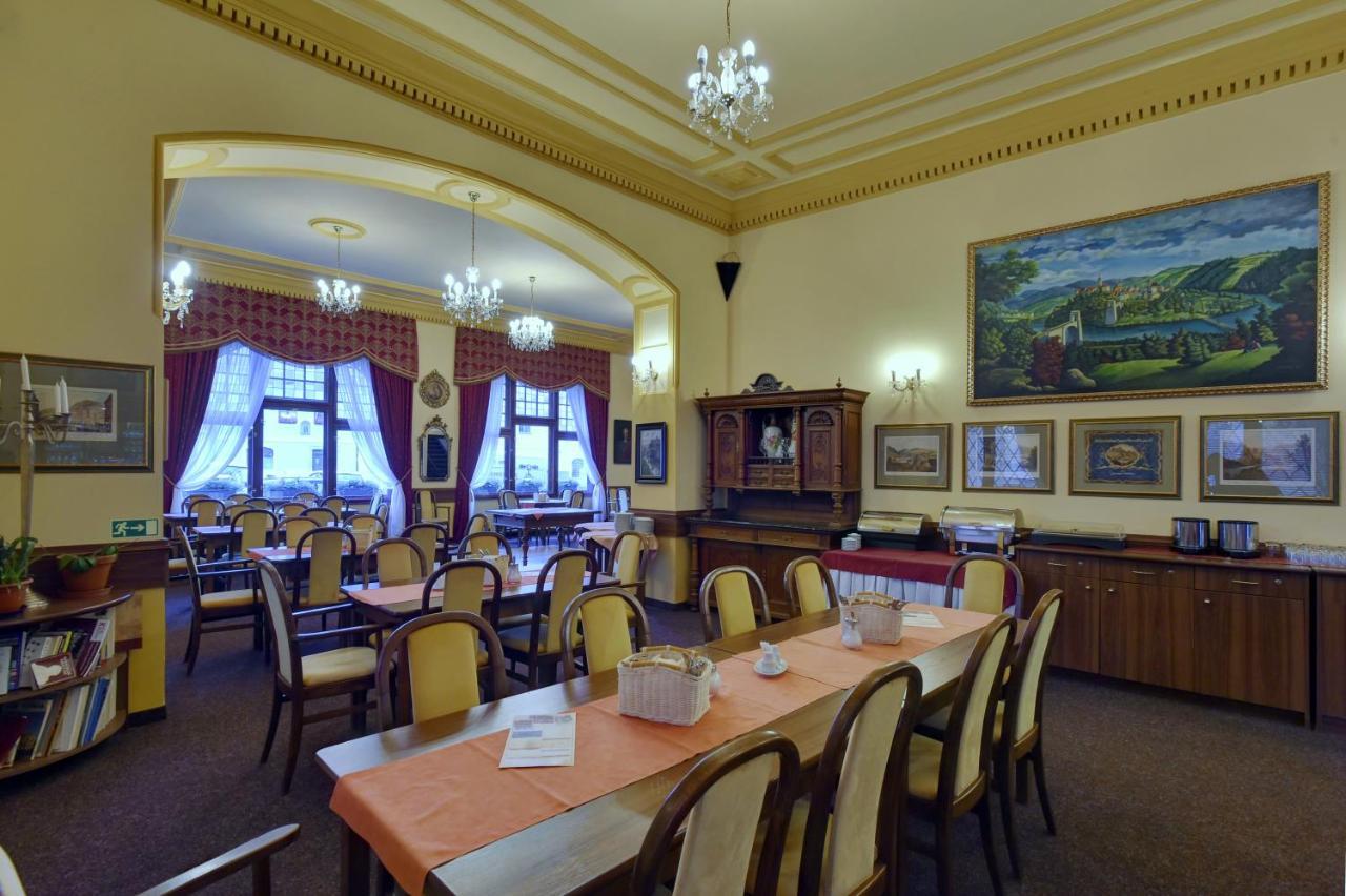 Hotel U Bílého koně Loket Esterno foto