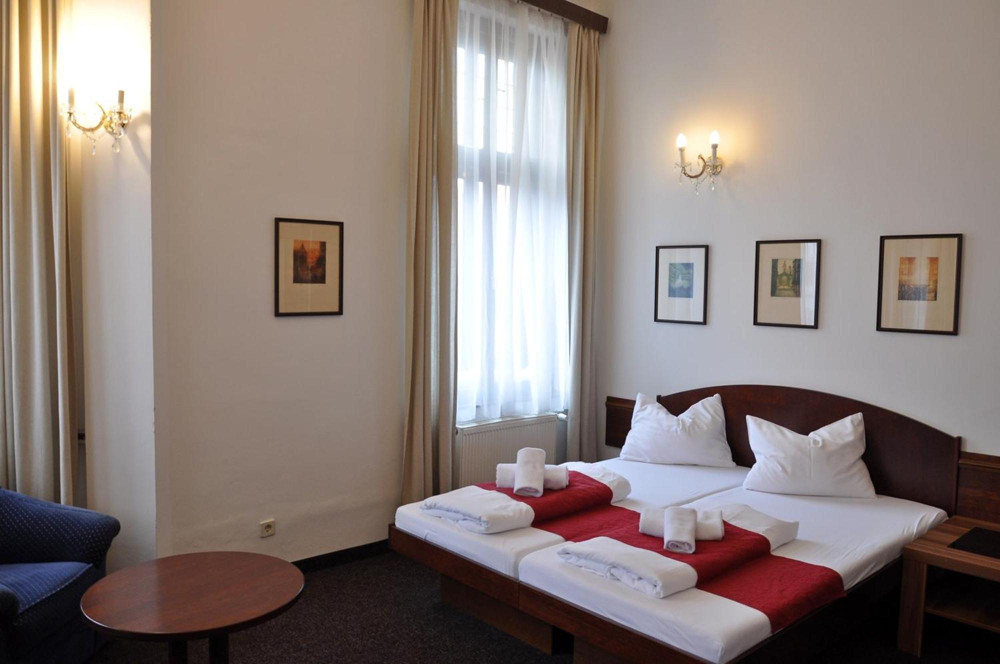 Hotel U Bílého koně Loket Camera foto