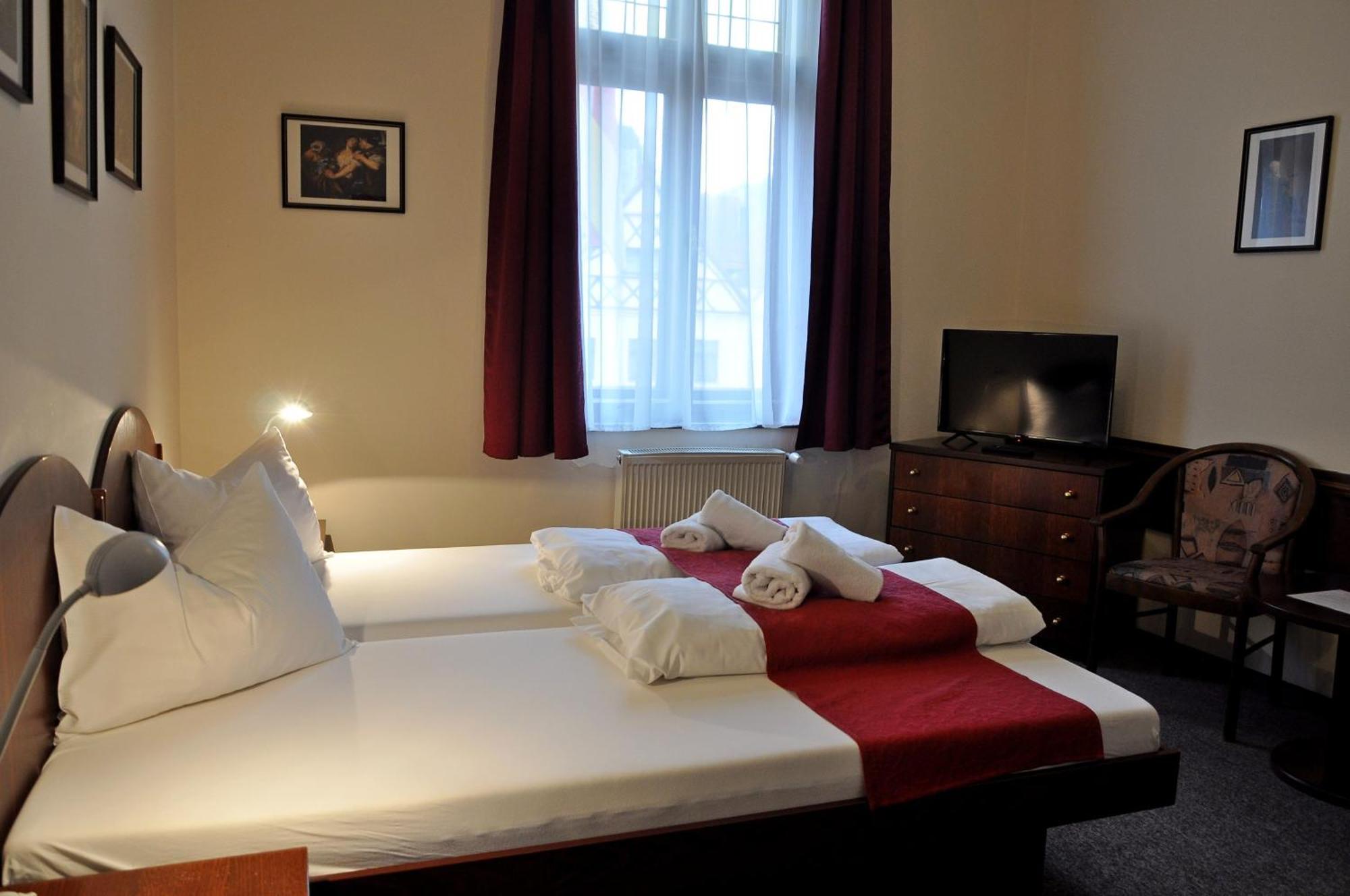 Hotel U Bílého koně Loket Camera foto