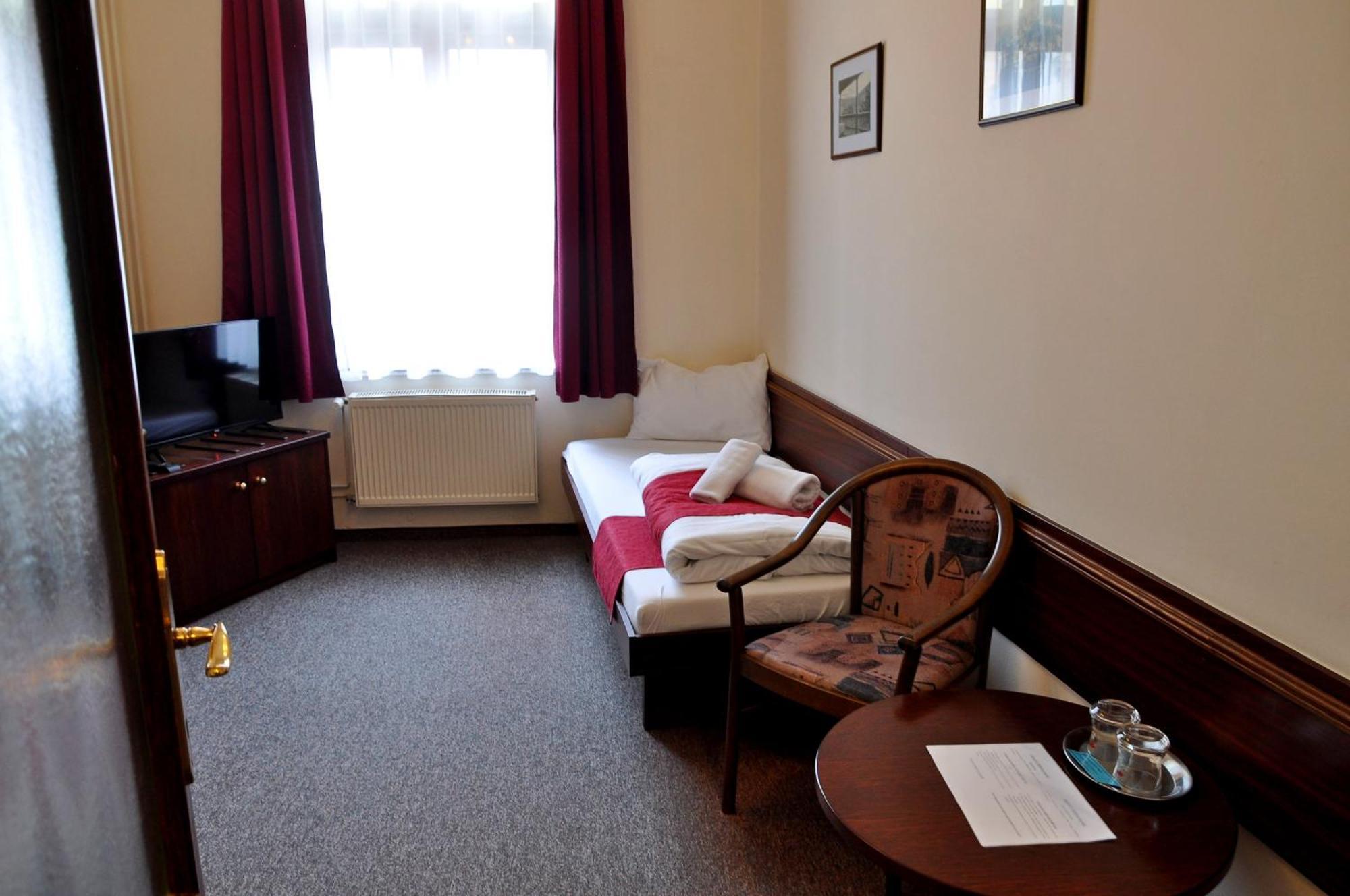 Hotel U Bílého koně Loket Camera foto